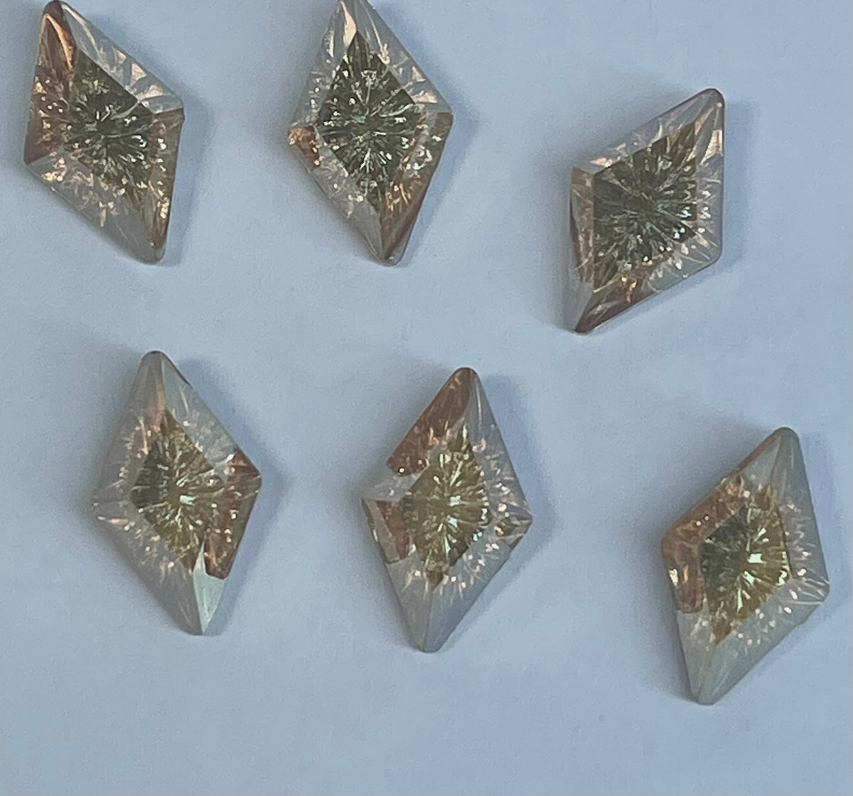 Crystals Gold color  Diamond shape  6 PCso